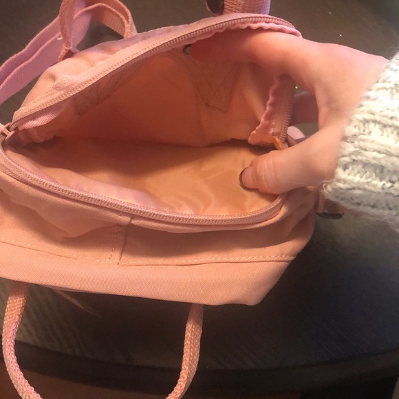 Fjallraven Kanken sling bag in pink - Picture 5 of 5